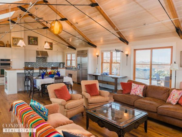 Cape Cod Home 994346