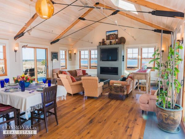 Cape Cod Home 994346