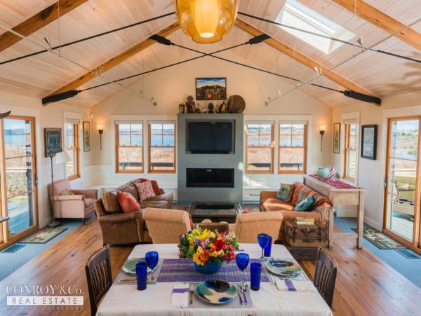 Cape Cod Home 994346