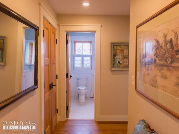 Cape Cod Home 994346