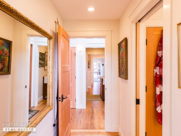 Cape Cod Home 994346
