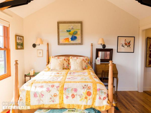 Cape Cod Home 994346