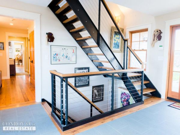 Cape Cod Home 994346