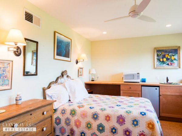 Cape Cod Home 994346