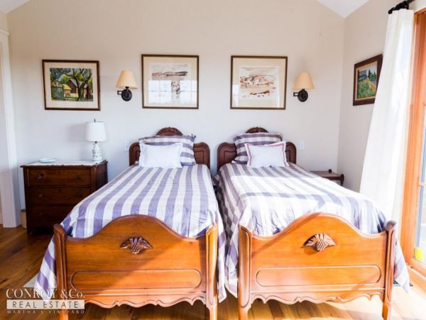 Cape Cod Home 994346