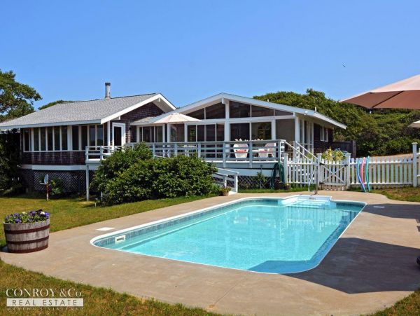 Cape Cod Home 994347