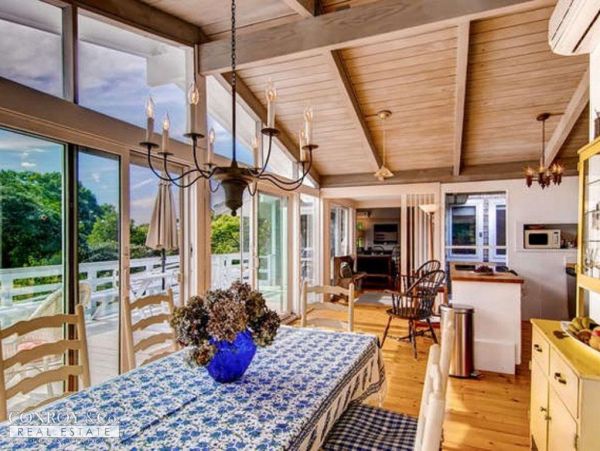 Cape Cod Home 994347