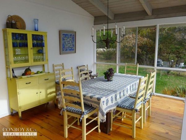 Cape Cod Home 994347