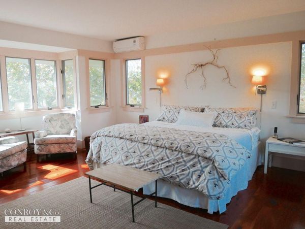 Cape Cod Home 994347