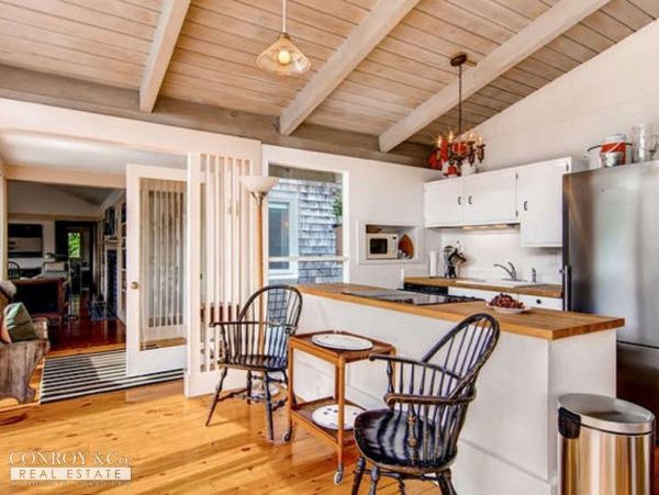 Cape Cod Home 994347