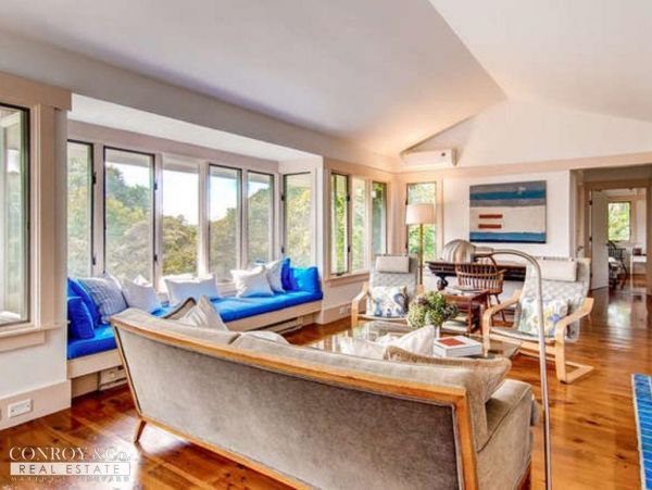 Cape Cod Home 994347