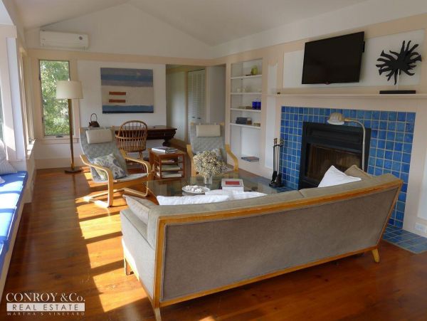 Cape Cod Home 994347