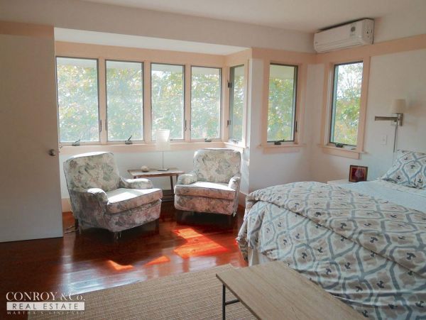 Cape Cod Home 994347