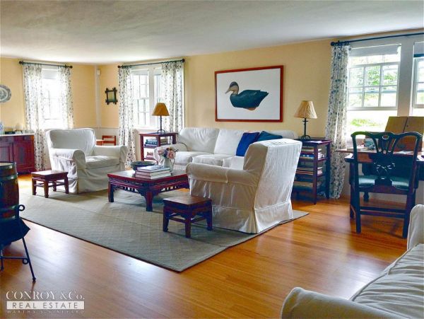 Cape Cod Home 994348