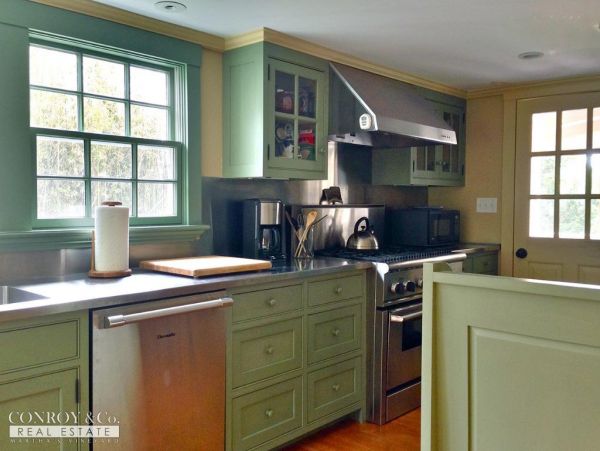 Cape Cod Home 994348