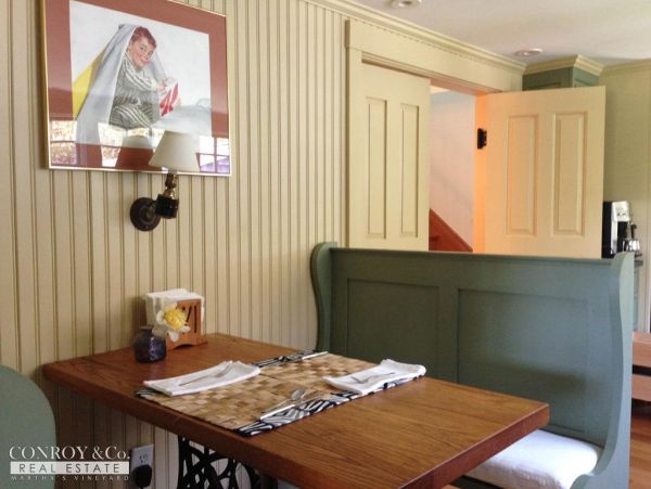 Cape Cod Home 994348