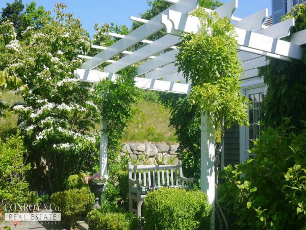 Cape Cod Home 994348