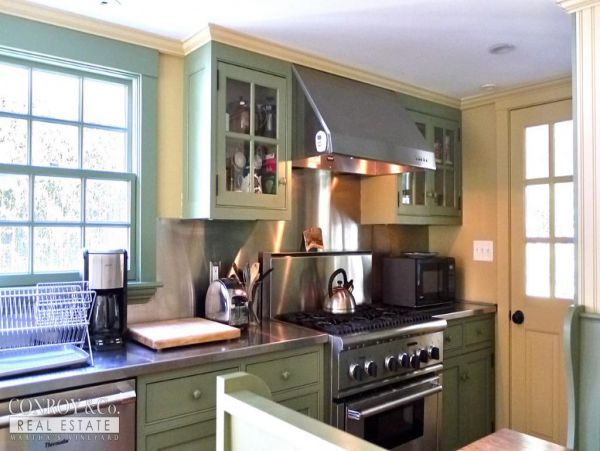 Cape Cod Home 994348