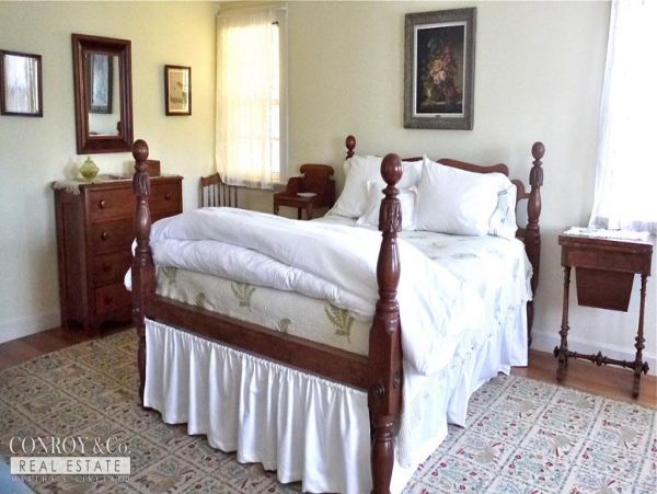 Cape Cod Home 994348