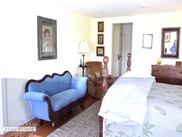 Cape Cod Home 994348