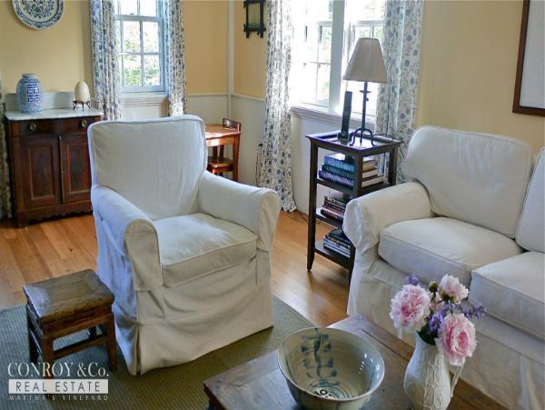 Cape Cod Home 994348