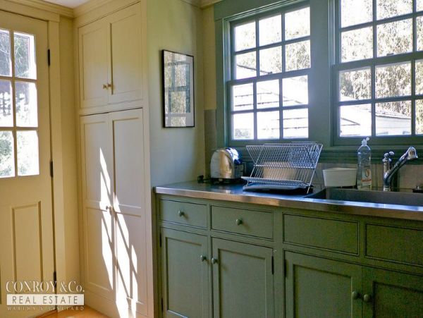 Cape Cod Home 994348
