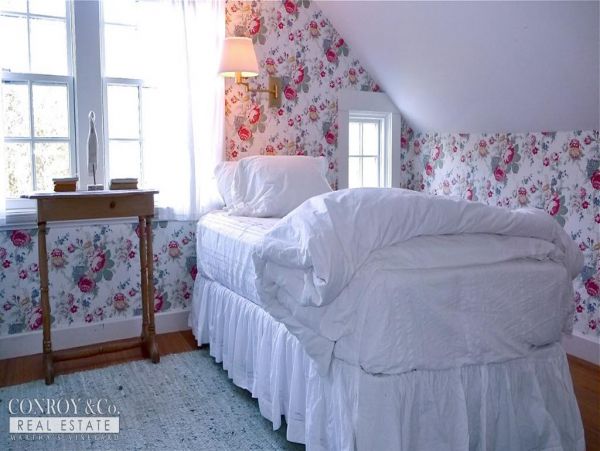 Cape Cod Home 994348