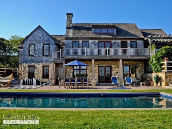 Cape Cod Home 994349