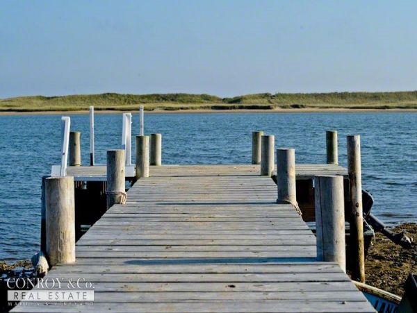 Cape Cod Home 994349