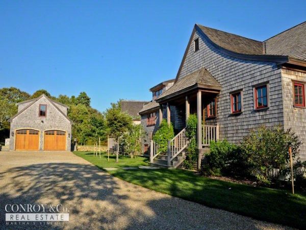 Cape Cod Home 994349