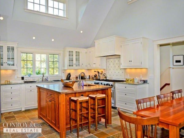 Cape Cod Home 994349