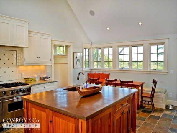 Cape Cod Home 994349