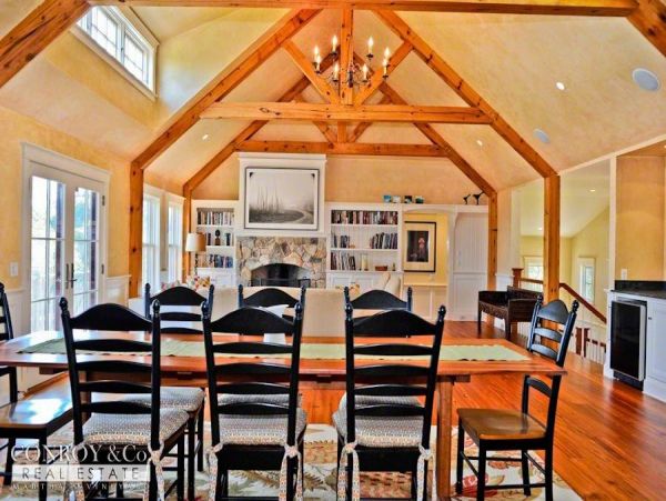 Cape Cod Home 994349