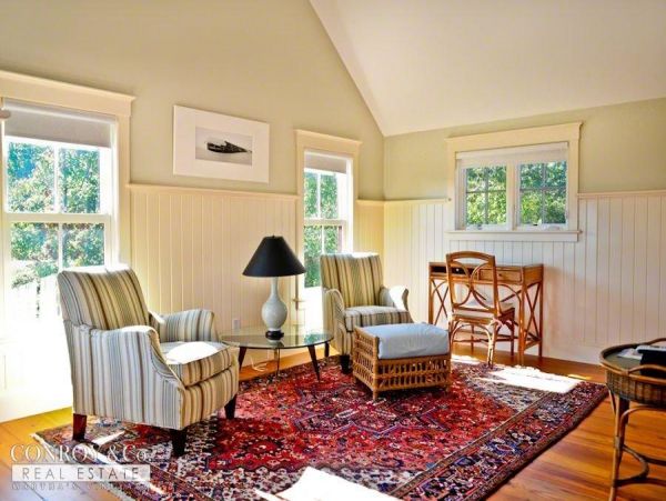 Cape Cod Home 994349