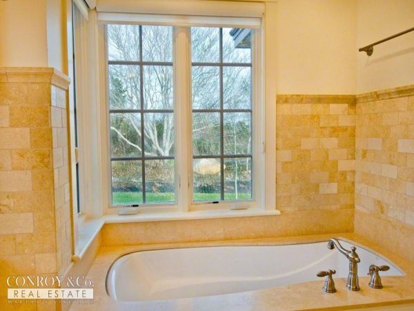 Cape Cod Home 994349