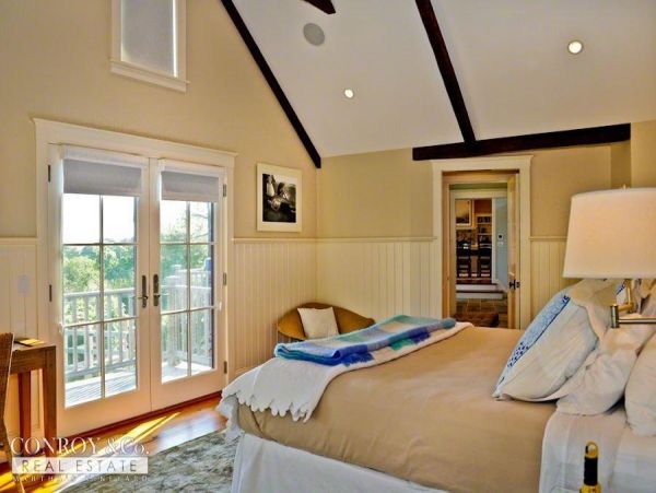 Cape Cod Home 994349