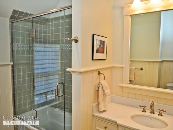 Cape Cod Home 994349