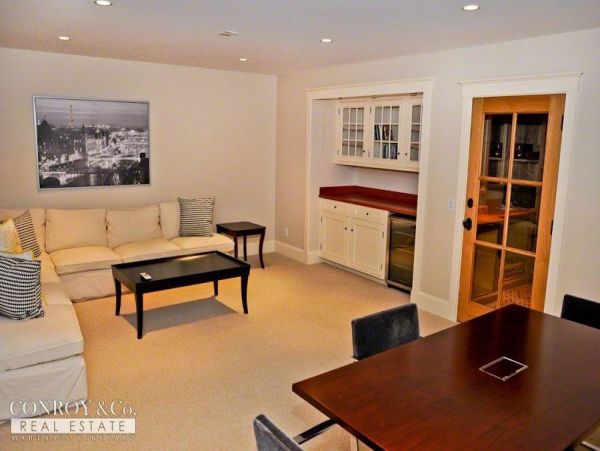 Cape Cod Home 994349
