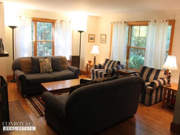 Cape Cod Home 994350