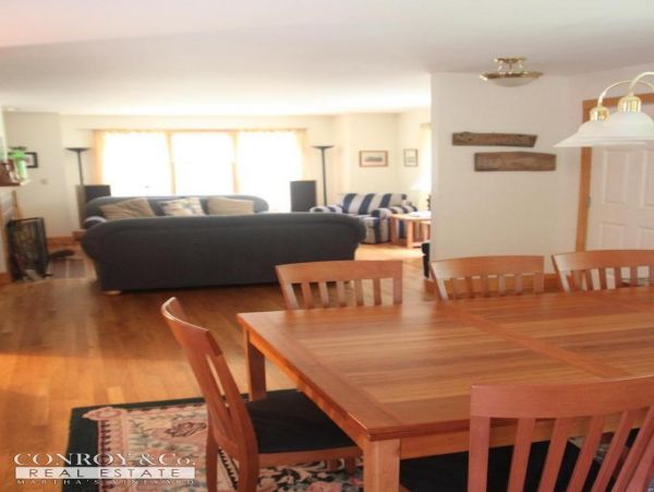 Cape Cod Home 994350