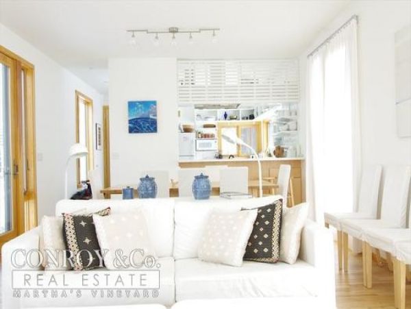 Cape Cod Home 994351