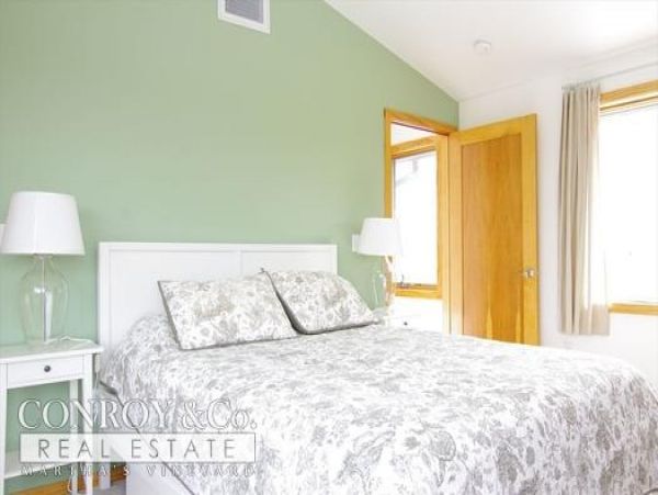 Cape Cod Home 994351
