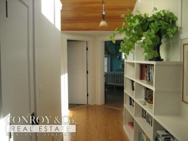 Cape Cod Home 994352