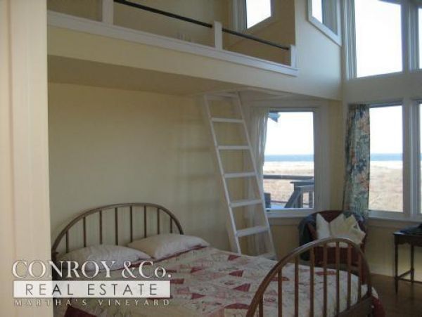 Cape Cod Home 994352