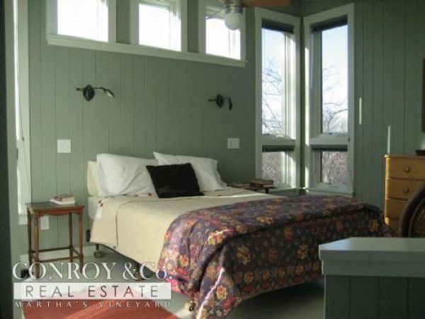 Cape Cod Home 994352