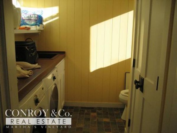 Cape Cod Home 994352