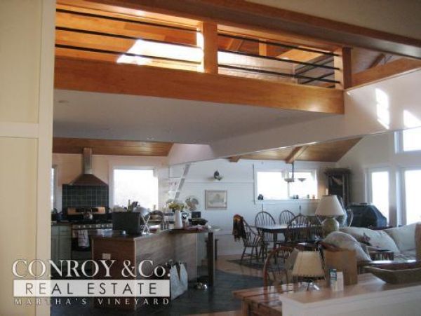 Cape Cod Home 994352