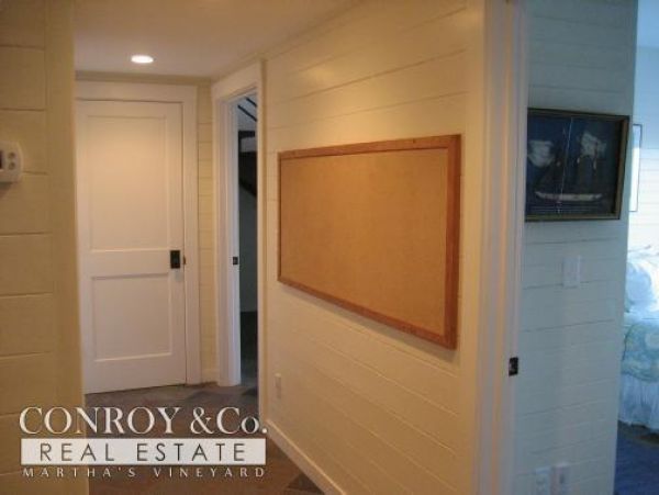 Cape Cod Home 994352