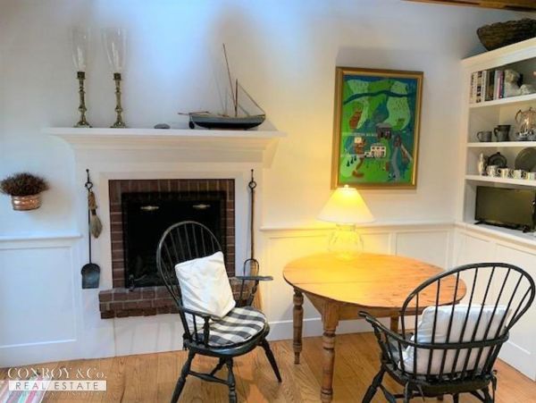 Cape Cod Home 994353
