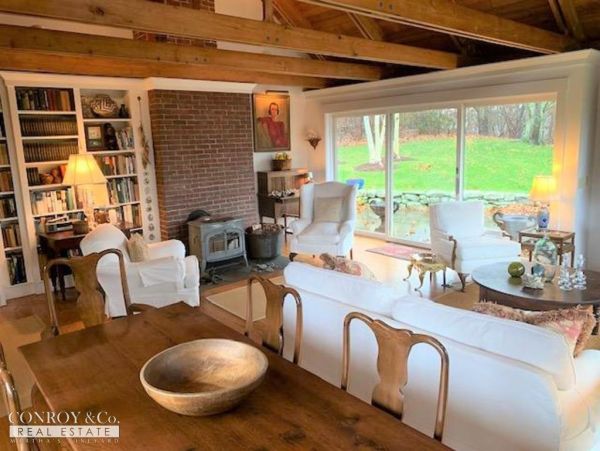 Cape Cod Home 994353
